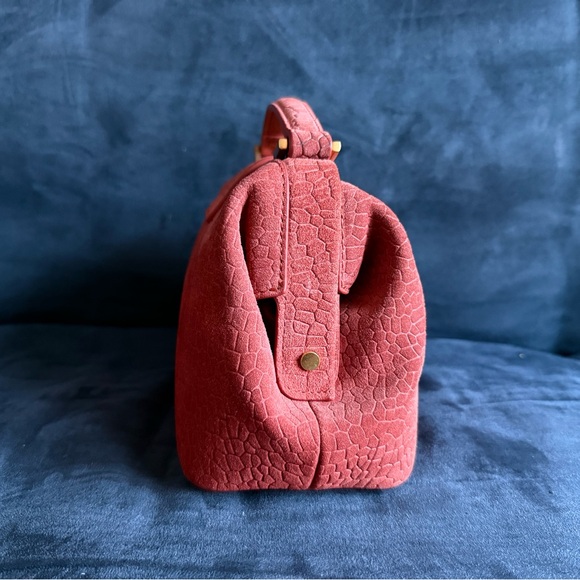 Brandon Blackwood Elegant Burnt Orange Crocodile-Embossed Elizabeth Handbag - Picture 8 of 8